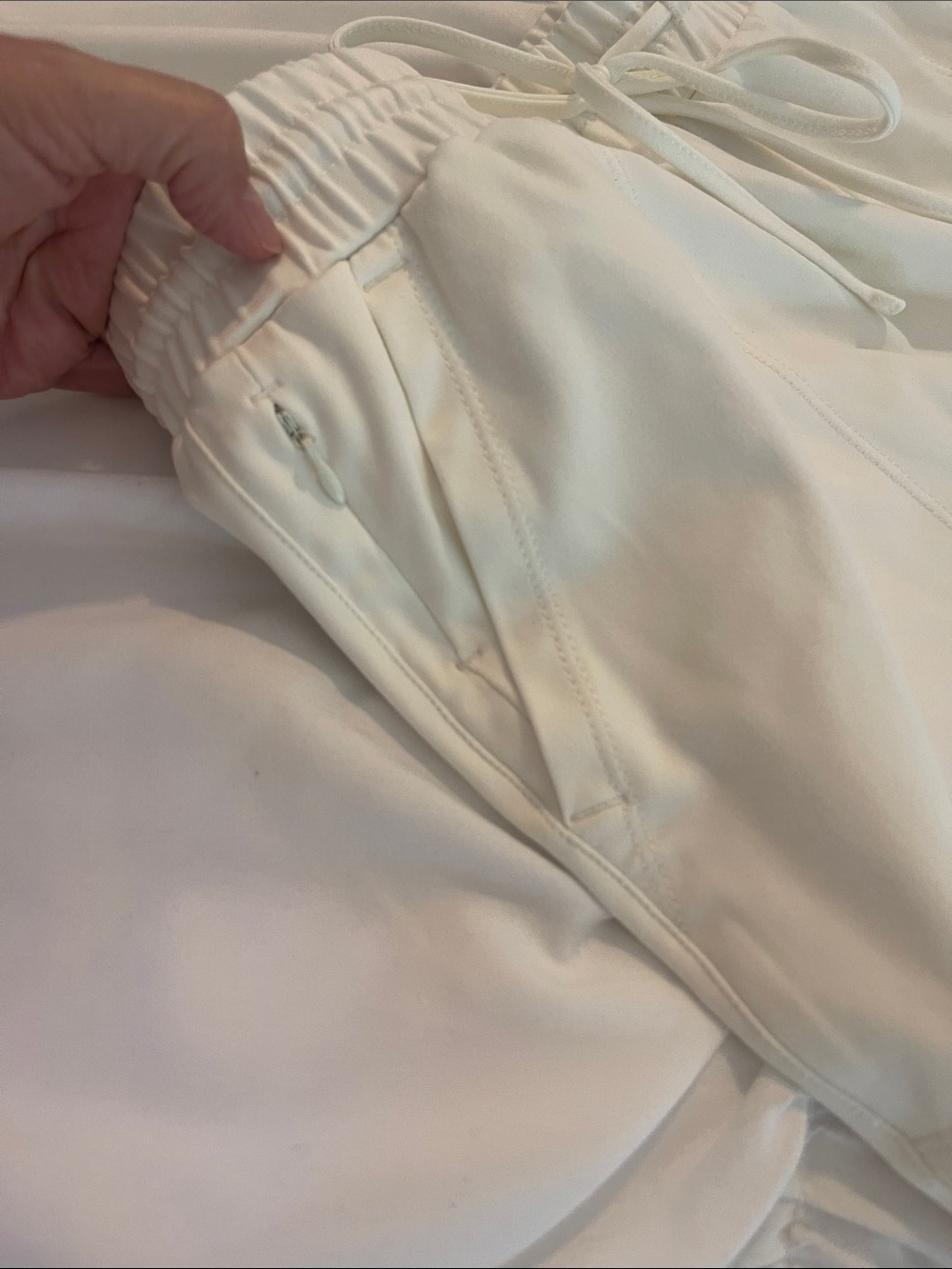 Cynthia Rowley Women’s Cream Drawstring Shorts - Picture 3 of 4